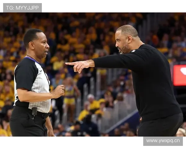 接触犯规和正常身体对抗，裁判如何精准判罚？